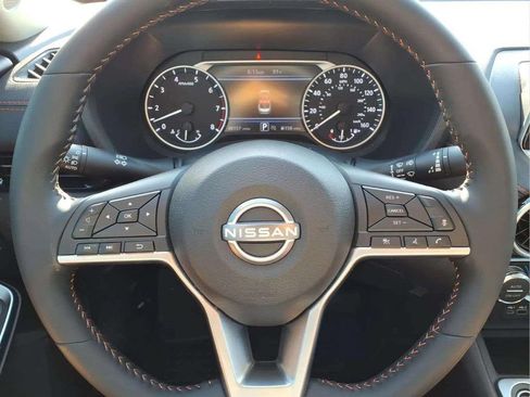 Used 2025 Nissan Sentra SR FWD image 13