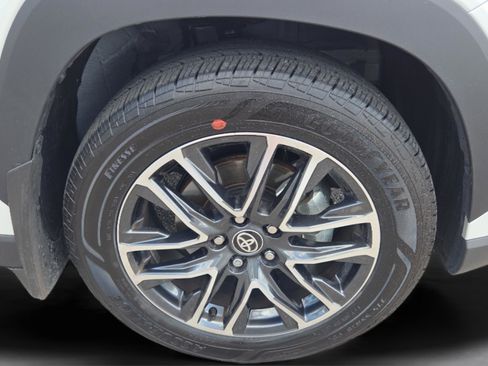 Used 2026 Toyota Corolla Cross XLE w/ Convenience Package FWD image 36