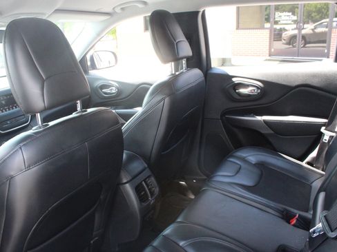Used 2020 Jeep Cherokee Latitude Plus FWD image 24
