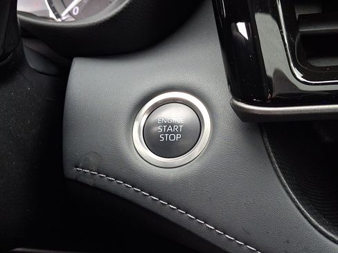 Used 2025 Toyota Highlander XLE image 24