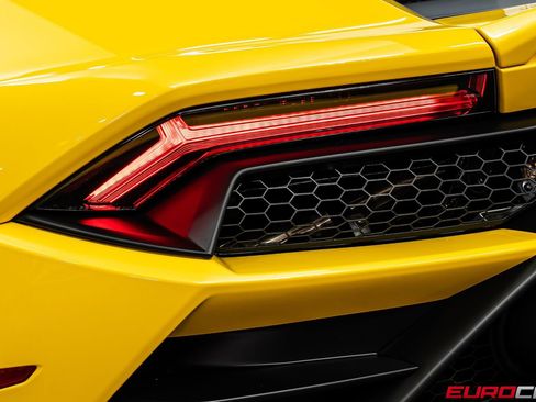 Used 2021 Lamborghini Huracan EVO RWD image 20