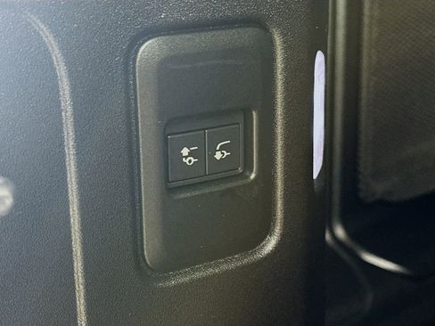 Used 2020 Land Rover Defender 110 SE AWD/4WD image 43