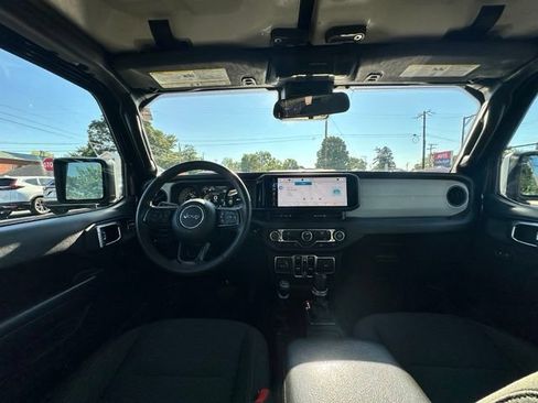 Used 2024 Jeep Wrangler Unlimited AWD/4WD image 20