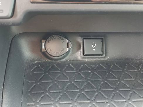 Used 2020 Toyota RAV4 XLE Premium FWD image 34