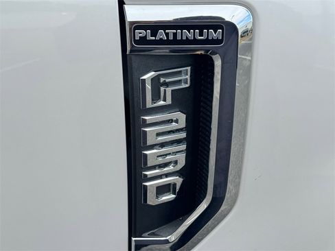 Used 2017 Ford F250 Platinum w/ Platinum Ultimate Package image 16