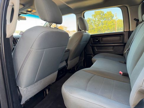 Used 2018 RAM 2500 Tradesman w/ Chrome Appearance Group image 29