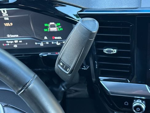 Used 2025 GMC Sierra 1500 SLT image 28