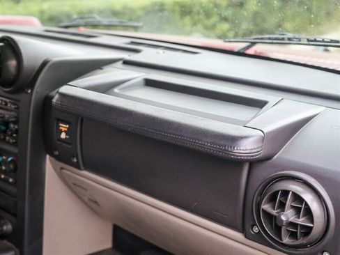 Used 2005 HUMMER H2 w/ Preferred Equipment Group image 21