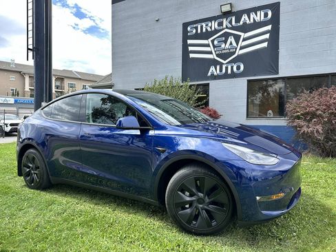 Used 2025 Tesla Model Y Long Range AWD/4WD image 1