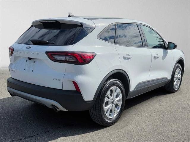 Used 2025 Ford Escape Active AWD/4WD image 3