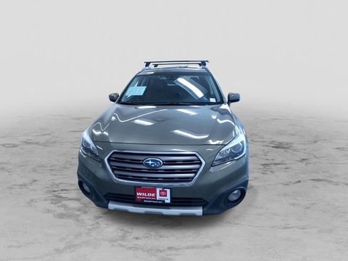 Used 2017 Subaru Outback 3.6R Touring AWD/4WD image 5