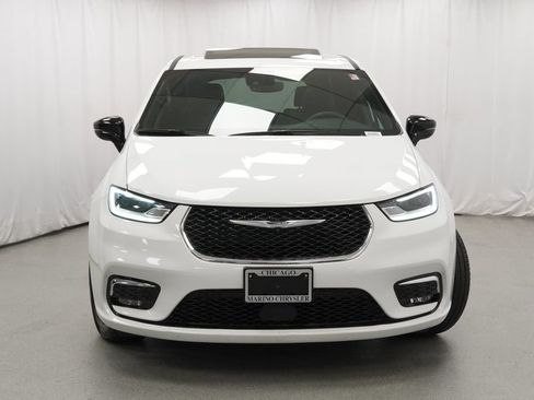 Certified 2025 Chrysler Pacifica Select AWD/4WD image 8