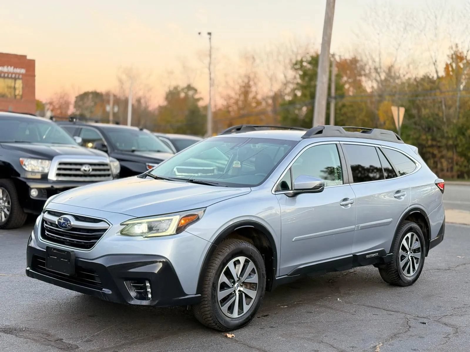 Used 2020 Subaru Outback Premium AWD/4WD image 4
