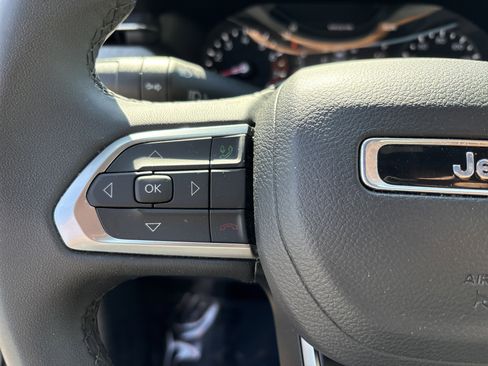 Used 2024 Jeep Compass Latitude image 22