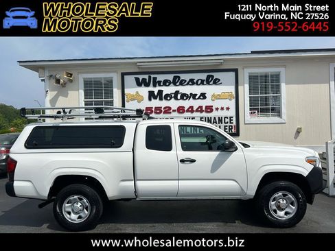 Used 2020 Toyota Tacoma SR RWD image 1