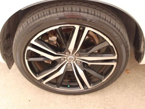 Used 2019 Volvo XC60 T6 R-Design w/ Protection Package Premier image 25