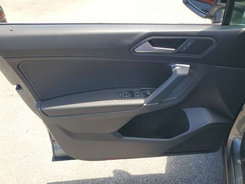 Certified 2020 Volkswagen Tiguan SE w/ Panoramic Sunroof Package FWD image 13