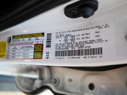 Used 2021 Toyota Tacoma TRD Off-Road image 42