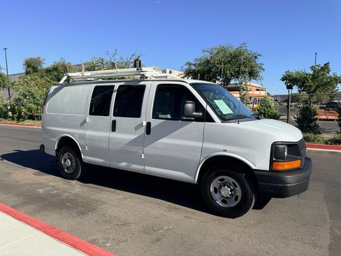 Used 2015 Chevrolet Express 2500 RWD image 6