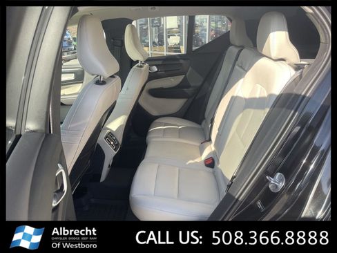 Used 2024 Volvo XC40 B5 Ultimate w/ Climate Package image 13