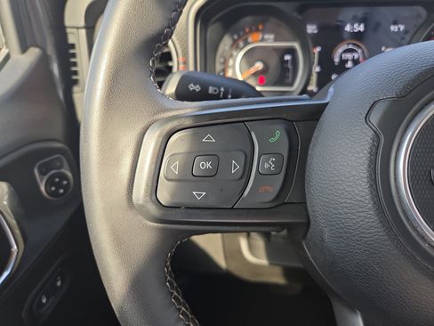 Used 2025 Jeep Wrangler Unlimited Rubicon AWD/4WD image 10
