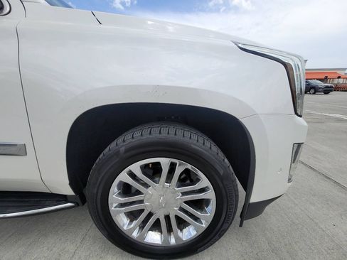 Used 2017 Cadillac Escalade 2WD image 23