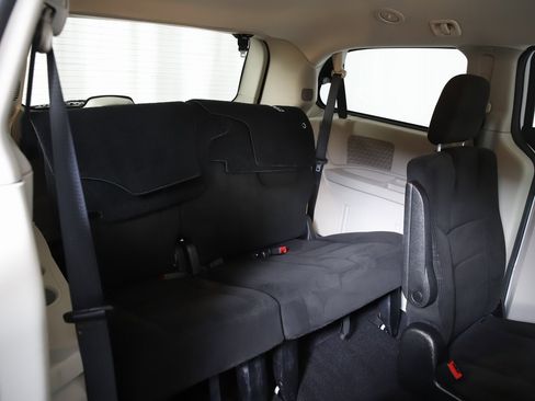 Used 2016 Dodge Grand Caravan SE w/ Quick Order Package 29E SE image 10
