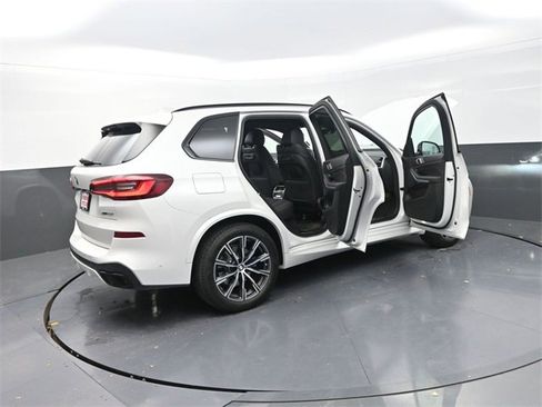 Used 2022 BMW X5 xDrive40i w/ M Sport Package image 41
