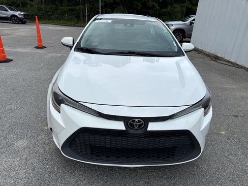 Used 2021 Toyota Corolla LE FWD image 3