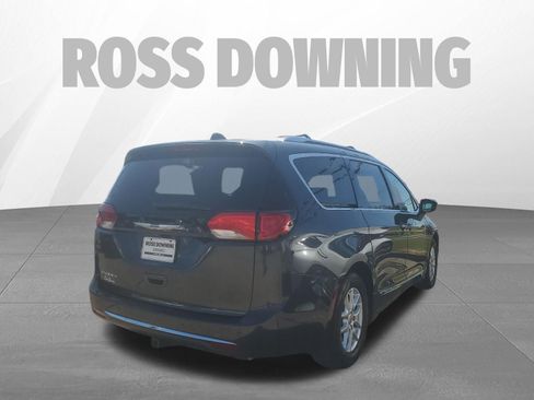 Used 2020 Chrysler Pacifica Touring-L image 4