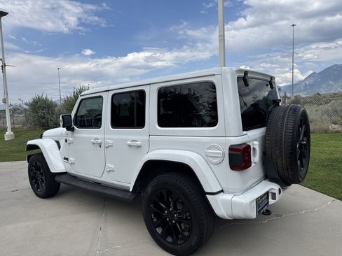 Used 2023 Jeep Wrangler Unlimited Sahara AWD/4WD image 4