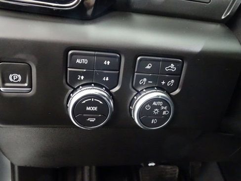 Certified 2024 GMC Sierra 1500 AT4 w/ AT4 Preferred Package image 11