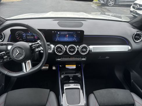 Certified 2025 Mercedes-Benz GLB 250 4MATIC image 31