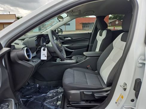 New 2026 Chevrolet Trax LS w/ LS Convenience Package FWD image 19