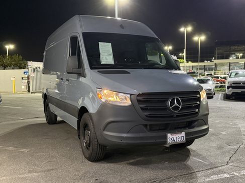 Used 2023 Mercedes-Benz Sprinter 2500 image 2