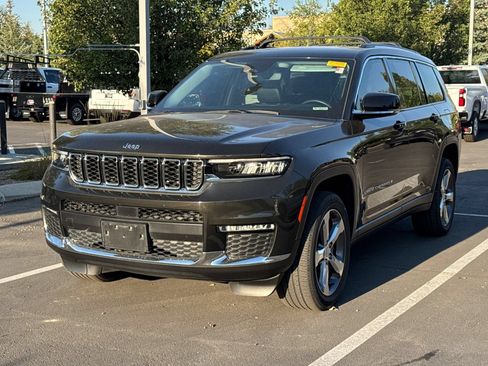 Used 2021 Jeep Grand Cherokee L Limited AWD/4WD image 2