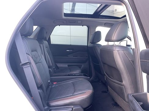 Used 2025 Nissan Pathfinder Platinum image 20