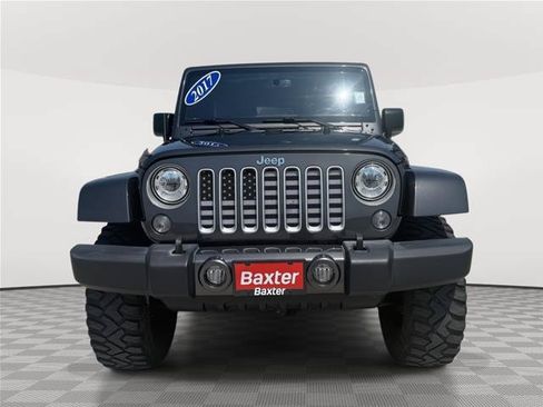 Used 2017 Jeep Wrangler Unlimited Sahara w/ Max Tow Package AWD/4WD image 2