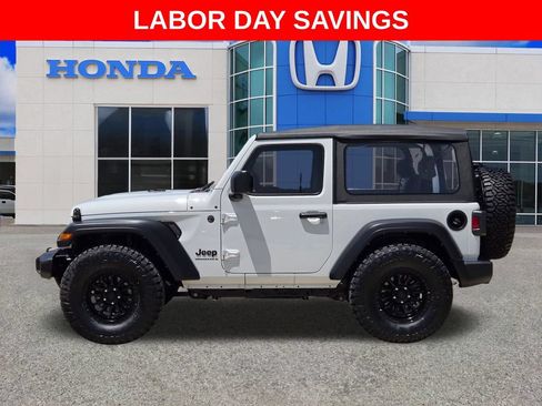 Used 2025 Jeep Wrangler Sport AWD/4WD image 6