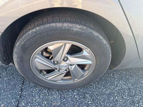 Used 2024 Hyundai Elantra SE image 11