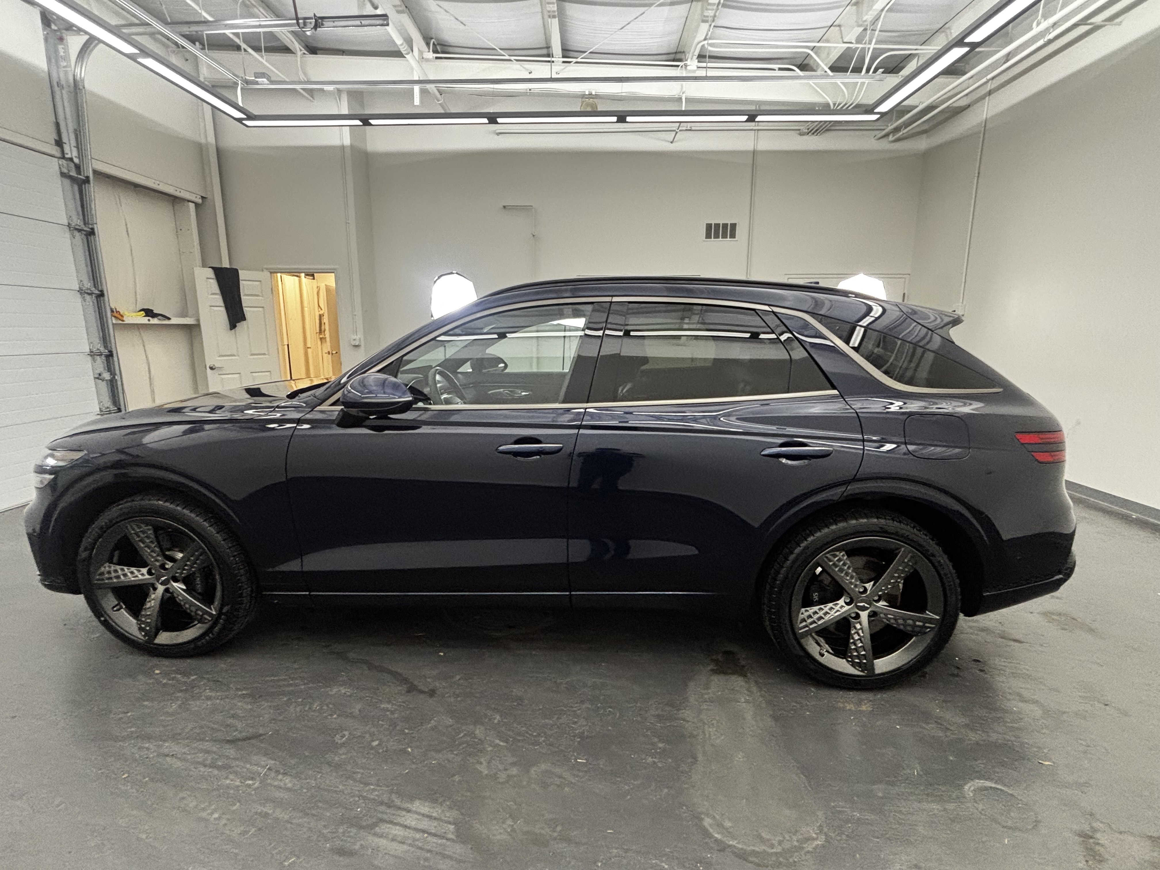 Used 2023 Genesis GV70 3.5T Sport w/ Sport Prestige Package AWD/4WD image 4