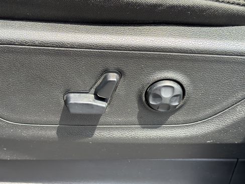 Used 2021 RAM 1500 Big Horn AWD/4WD image 16