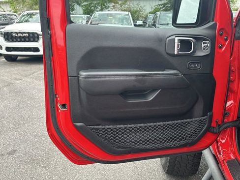 Used 2020 Jeep Gladiator Overland w/ Safety Group AWD/4WD image 11