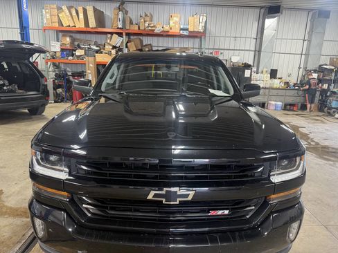Used 2018 Chevrolet Silverado 1500 LT w/ All Star Edition AWD/4WD image 2