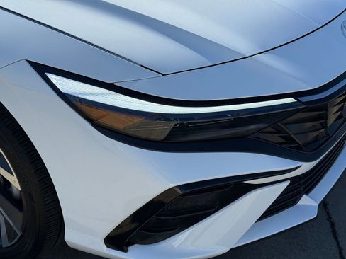 Used 2025 Hyundai Elantra Limited image 37