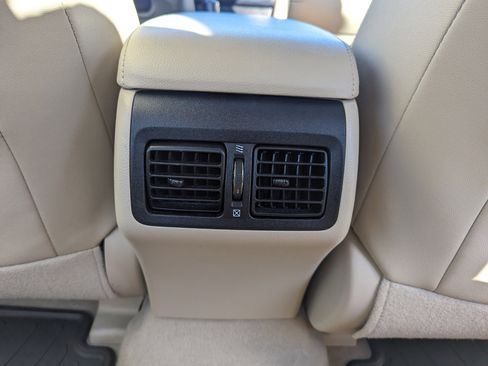 Used 2013 Toyota Camry XLE image 39