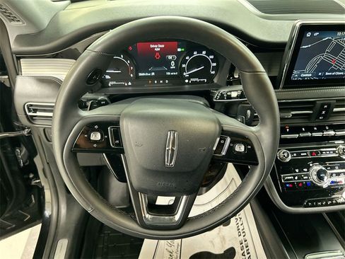 Used 2022 Lincoln Corsair Standard w/ Equipment Group 101A image 4