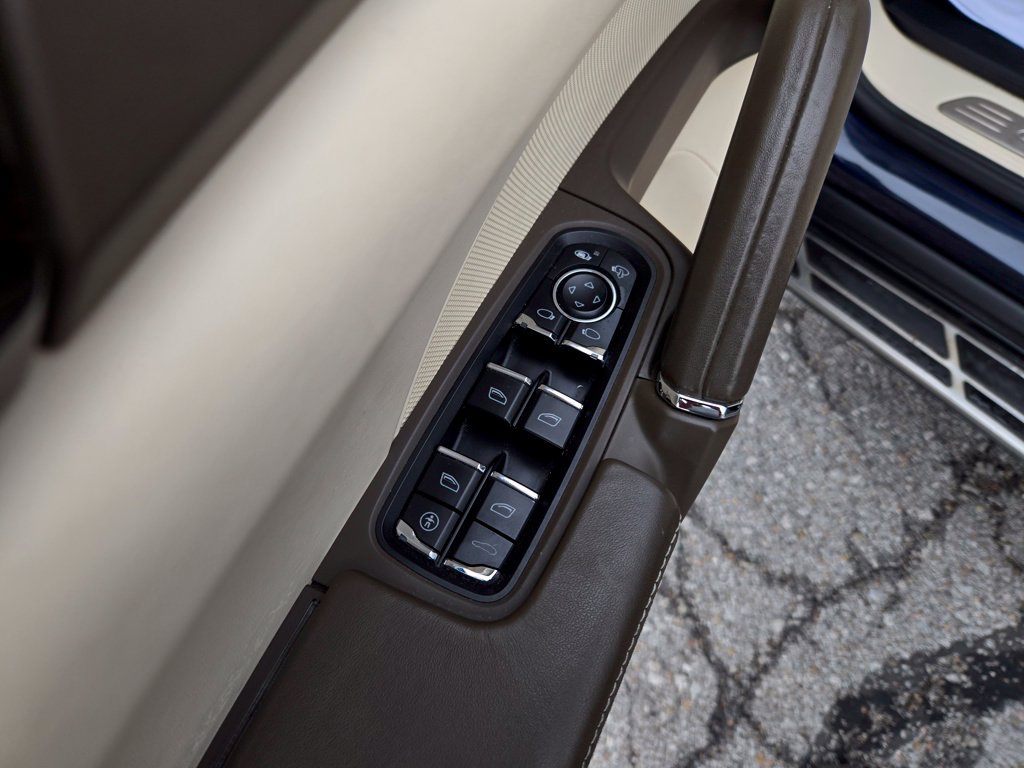 Used 2011 Porsche Cayenne Turbo AWD/4WD image 14