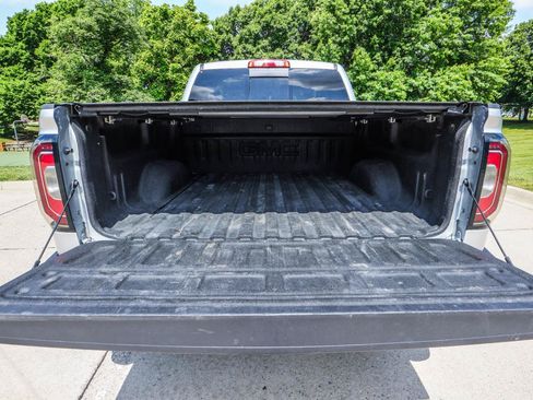 Used 2017 GMC Sierra 1500 SLT w/ SLT Preferred Package AWD/4WD image 23