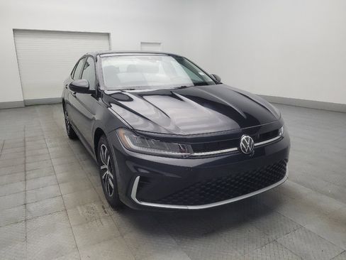 Used 2025 Volkswagen Jetta SE FWD image 13